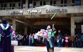 Permohonan jawatan kosong sebagai tenaga pengajar (pensyarah) atau staf sokongan di kolej komuniti ledang adalah melalui suruhanjaya perkhidmatan awam (spa) atau suruhanjaya perkhidmatan pelajaran malaysia (spp). Walaupun Ada Phd Setahun Baru Dapat Kerja Idaman Wanita Ini Kongsi Pengalaman Tips Mohon Jawatan Pensyarah