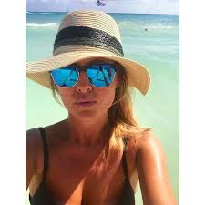 Jest polskim piłkarzem występujący na pozycji napastnika we włoskim klubie a.c. New Ac Milan Signing Krzysztof Piatek S Girlfriend Paulina Procyk Is Fashion Loving Lawyer