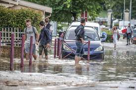 Les sinistrés disposent d'un délai de 10 jours à compter de cette publication pour faire une déclaration à votre assurance avec un état estimatif de vos dommages. En Images Inondations En Gironde La Rive Droite De Bordeaux Sinistree