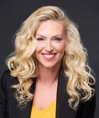 Sara Ross's Instagram, Twitter & Facebook