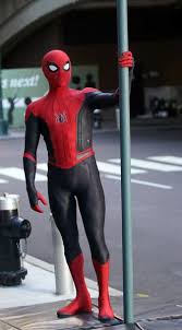 Tom Holland Photos Photos Tom Holland And Zendaya Film Spider Man Far From Home In Nyc Spiderman Costume Spiderman Spiderman Suits