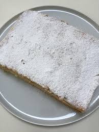 Russe Gateau Au Praline En 2020 Dessert Delicieux Gateaux Gateau Moelleux