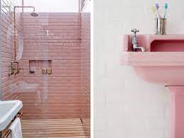 La deco de votre salle de bain est primordiale, c'est la pièce où vous vous réveillez réellement le matin, mais aussi là où vous vous préparer à votre nuit. Comment Adopter Le Rose Dans La Salle De Bains Joli Place