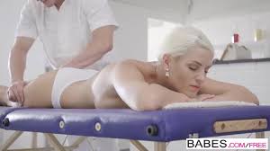 Elegant Anal - Blanche Bradburry novinha Blonde recebe uma massagem e uma  foda anal
