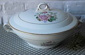 Epingle Par Lafabrikduherisson Sur Brocante La Fabrik Du Herisson Porcelaine Vintage Etsy Legumier