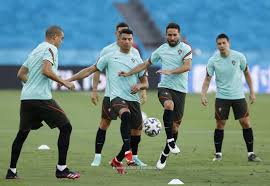 ويضم منتخب البرتغال المشارك في يورو 2020 لاعبين آخرين من أصول أفريقية مثل دانيلو لحقت كل من هولندا وبلجيكا بإيطاليا إلى ثمن نهائي بطولة أمم أوروبا لكرة القدم (يورو2020). Cejjh6n 33vktm