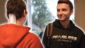 Vor dem essen spricht philipp ein gebet, dann reden sie über verrückte vornamen, weil der von bleibtreu so außergewöhnlich ist. Mein Antrag An Die Schonste Frau Der Welt Youtube