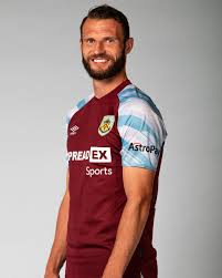 Best real madrid fantasy kit dls 2021 v2. Fpldtwrbzvrazm