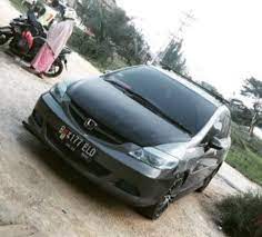 Pemilik mobil kemudian memarkir kendaraan di pinggir jalan umum di depan rumah. Parkir Di Depan Rumah Mobil Honda City Milik Warga Tanah Merah Hilang