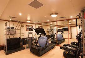 L'esprit de l'atelier huileries de fécamp bâti en 1830 a été préservé durant les travaux. Salles De Gym A Bord Des Yachts De Luxe A Louer