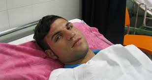 Piovono calcinacci sul centro storico, ferito un 25enne