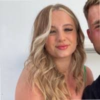 Elouise Walker's Instagram, Twitter & Facebook