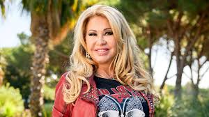 Schwere nebenwirkungen seien bei geimpften im alter von 15 bis 107 jahren aufgetreten, der altersmedian bei diesen. Carmen Geiss Schonheits Op Zusammen Mit Tochter Davina 16 Intouch