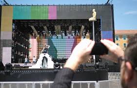 Il n'est plus supportable d'entendre ces voix de crécelles et de faussets. Video Fete De La Musique A Nice Aya Nakamura Aloe Blacc France 2 Voit Encore Plus Grand Avec 39 Artistes Et 84 Chansons