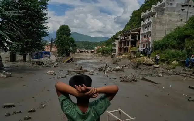 नेपाल बाढ़ में 320 भारतीय अब भी लापता: चीन से 96 लोग पहुंचे काठमांडो, विदेश मंत्रालय ने और क्या-क्या बताया? - Navabharat News