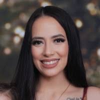 Kara Maynard's Instagram, Twitter & Facebook