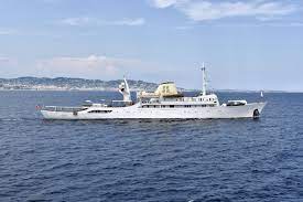 Measuring 30m with a volume of 124 gt, she cruises at 14 knots and sleeps up to 10 guests. Heidi Klum Weds On Jackie Kennedy And Aristotle Onassis Superyacht Christina O Yacht Harbour