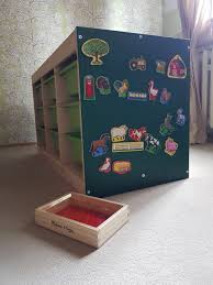 Ein Spieltisch Aus Trofast Regalen Dazu Noch Mit Magnetischer Kreidewand Ablagemoglichkeiten Und Einer Spiele Spieltisch Ikea Spieltisch Spieltisch Ikea Hack