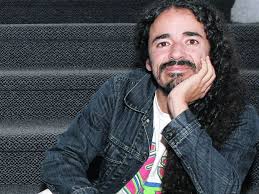 #las flores #cafe tacuba #cafe tacvba #re #ruben albarran #emmanuel del real #meme #sindicato del taconazo #rock #90's. Ruben Albarran Vocalista De La Banda Mexicana Cafe Tacuba Vegetariano Y Activista Por Los Derechos De Los Animales A Los An Ruben Albarran El Rock Folclore