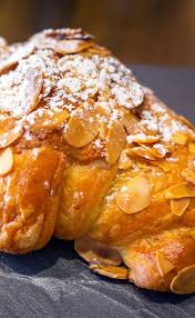 Recette Croissants Aux Amandes Traditionnels En Video Recette Croissant Aux Amandes Alimentation Recette Croissant
