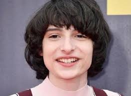Sadie looks very attractive wearing her shiny black dress with numerous glittering stones.feb 19, 2020. Finn Wolfhard Height Age Girlfriend Net Worth Biography More