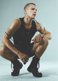 A man can have look in the distance, directly at the camera or tilt a head a bit to focus on his shoes. Augusta Alexander Para Gq Turquia En Fotos De Emre Unal Male Pose Reference Pose Reference Photo Human Poses