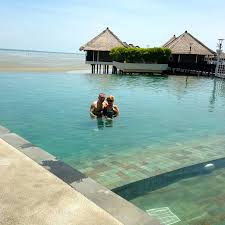 While avani sepang resort will do nicely to identify itself, adding another part to the name proves to be a mouthful. Pool Picture Of Avani Sepang Goldcoast Resort Sungai Pelek Tripadvisor
