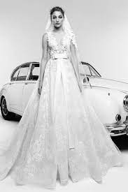 Farfetch® offers climate conscious deliveries and free returns. Zuhair Murad Brautmoden Brautkleider Hochzeitskleider Abendkleider Balayi