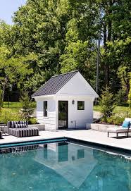 Modern Farmhouse Poolhouse Modern Farmhouse Poolhouse With Metal Roof White Siding And Black Windows Modern Farmhouse Modern Pool House Pool Houses Pool House