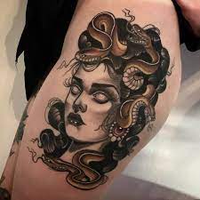 Gefallt 345 Mal 2 Kommentare Pechschwarz Tatowierungen Pechschwarztattoo Auf Instagram Ma Reeni Tat Medusa Tattoo Girl Thigh Tattoos Body Art Tattoos