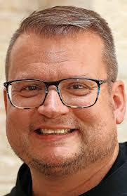 Daniel Blau's Instagram, Twitter & Facebook