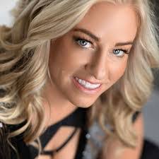 Tabitha Hahn's Instagram, Twitter & Facebook