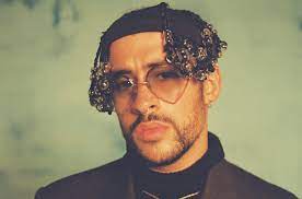 He used to work in a supermarket as a bagger. Bad Bunny Grosse Gewicht Korpermasse Augenfarbe Biografie