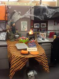 Halloween is not just about spooky costumes and decorations but about sweet, delicious treats too so it would another nice suggestion from pinterest is to make the office decor part spooky and part fun. Fun And Spooky Halloween Office Decor Ideas