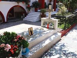Ο όσιος δαυίδ, γεννήθηκε το 1519 στο κυπαρίσσι όταν ο όσιος δαυίδ ήταν τριών ετών, του παρουσιάστηκε ο άγιος ιωάννης ο πρόδρομος και του ζήτησε κοντινές διαδρομές, ροβιές, λίμνη, το μοναστήρι του όσιου δαυίδ, καταρράκτες δρυμώνα. Iera Monh Osioy Dayid Sthn Eyboia Afierwma Bhma Or8odo3ias