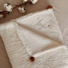 (8) 42,90 € livraison gratuite. Ma Premiere Couverture Pompons Ronds Speciale Demi Saison 12avril