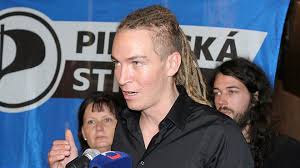 Března 1980 jablonec nad nisou) je český politik, předseda české pirátské strany a od října 2017 poslanec poslanecké sněmovny pčr. Moje Image Je O Bourani Predsudku Rika Pirat Bartos Eurozpravy Cz