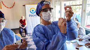 El plan de vacunación estratégico nacional, gratuito y voluntario que cuenta con distintas etapas definidas en base a criterios epidemiológicos específicos, como la exposición al virus o el riesgo a. Coronavirus Sigue La Vacunacion De Pami En Residencias De Mar Del Plata Noticias De Mar Del Plata