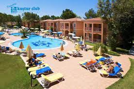 kustur club silence pool kustur tatil koyu sessiz havuz havuz tatiller nisan