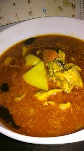 Walaupun menggunakan bahan banyak tetapi cara memasak resepi kari ayam ini tidaklah begitu sukar, pastikan anda menggunakan santan dari kelapa yang segar untuk. Namakucella Kari Ayam Kuah Roti Jala