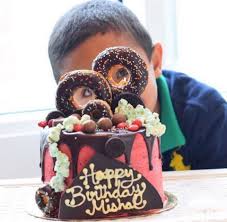 Musical chocolate collar cake for birthday: The Coolest Kids Birthday Cakes In London I Anges De Sucre