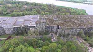 The bunker is around 426 metres (1,398 ft) long and 97 metres (318 ft) wide at its widest point; U Boot Bunker Valentin Bremen Youtube