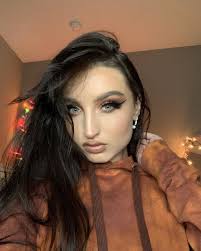 Beebee ASMR - Free pics, galleries & more at Babepedia
