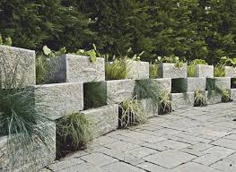 42 Ideen Zum Thema Tolle Pflanzsteine Fur Ihren Eigenen Garten Pflanzstein Garten Steinmauer Garten