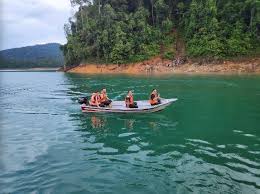 Cukup terkenal dengan keindahan pulau dan kehalusan pasir pantai, terengganu menjadi destinasi percutian keluarga, pasangan berbulan madu dan group trip. Pin On Places To Visit