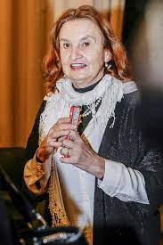 Vzali se až po dvacetileté známosti v roce 2009. S Timhle Muzem Putuje Zivotem 28 Let Eva Holubova Se Pochlubila Manzelem Super Cz