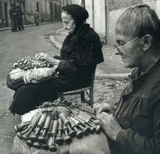 Pin By Phillip Brown On Antiche Immagini Merlettaie In 2020 Robert Doisneau Photo Photojournalism