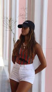 The love between them is stronger than ever and the manager even dreams of having children, making plans with his beloved, more reluctant to have lost a baby in the past. Carolina Loureiro Carolina Loureiro Loureiro Moda Biquini