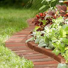 Economisez avec notre option de livraison gratuite. Decor De Jardin Quelques Idees De Bordures De Jardin Brick Garden Brick Garden Edging Garden Edging