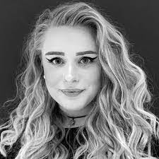 Kassandra Carr's Instagram, Twitter & Facebook